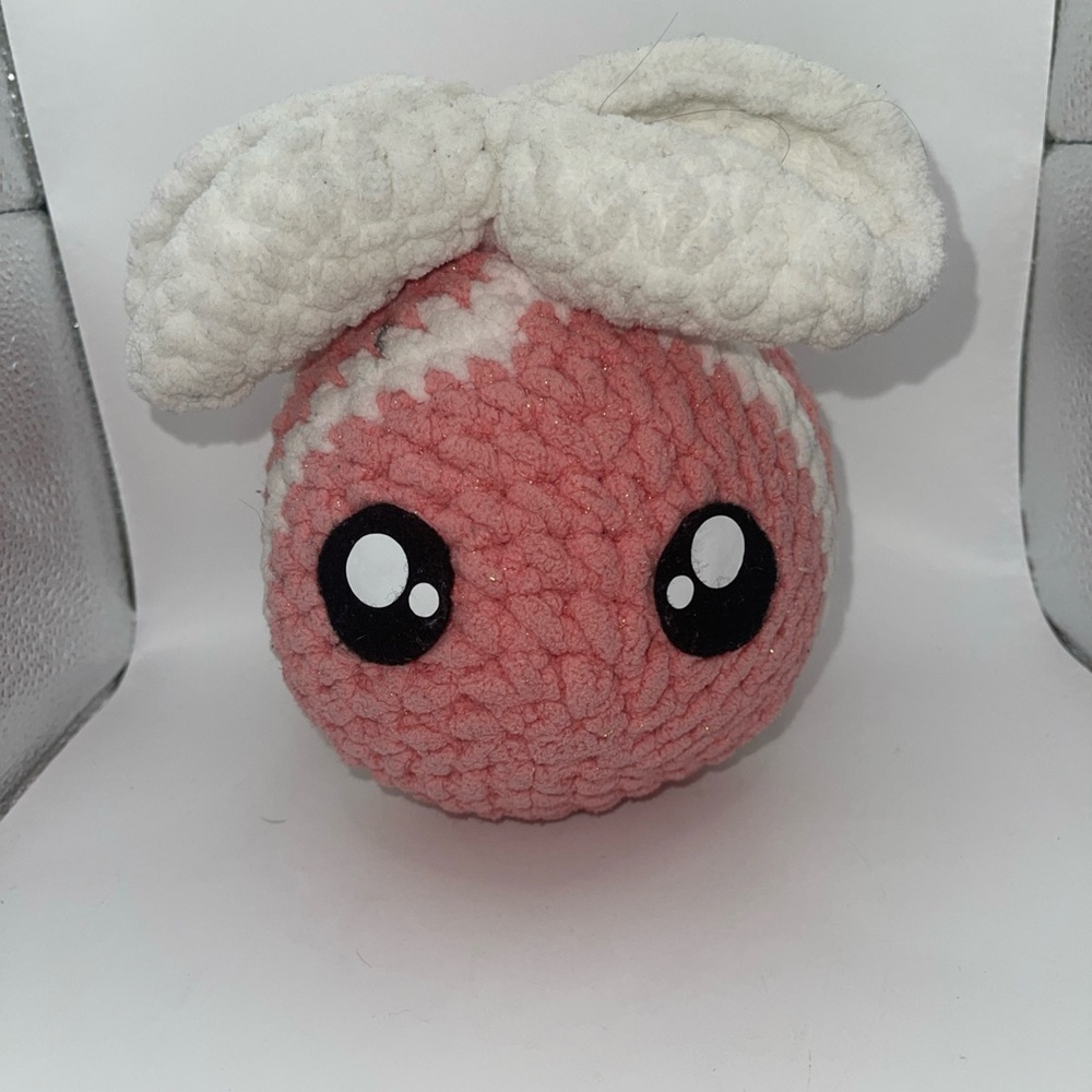 Plush Pink and White Small‎ bee